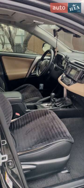 Позашляховик / Кросовер Toyota RAV4 2017 в Дніпрі