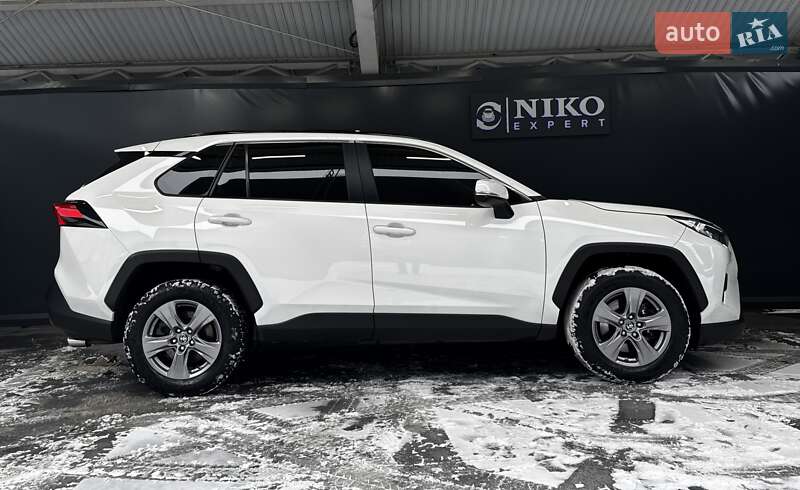 Внедорожник / Кроссовер Toyota RAV4 2022 в Киеве