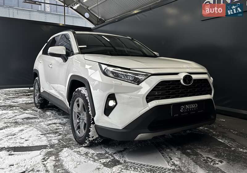 Внедорожник / Кроссовер Toyota RAV4 2022 в Киеве