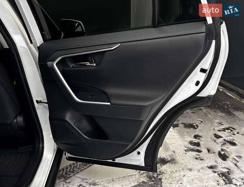 Внедорожник / Кроссовер Toyota RAV4 2022 в Киеве