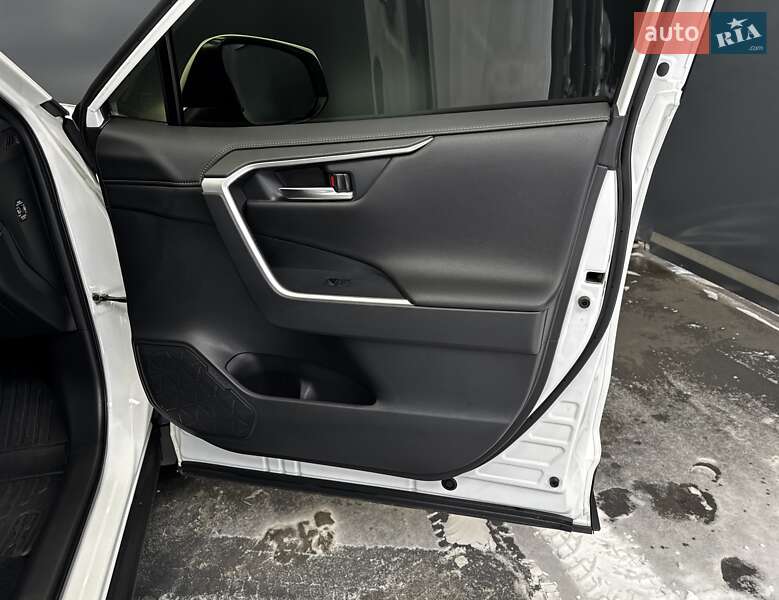 Внедорожник / Кроссовер Toyota RAV4 2022 в Киеве