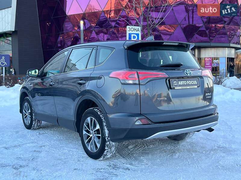 Внедорожник / Кроссовер Toyota RAV4 2016 в Киеве