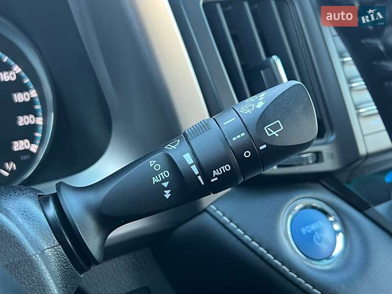 Внедорожник / Кроссовер Toyota RAV4 2016 в Киеве