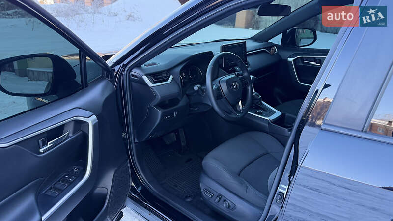 Внедорожник / Кроссовер Toyota RAV4 2022 в Киеве