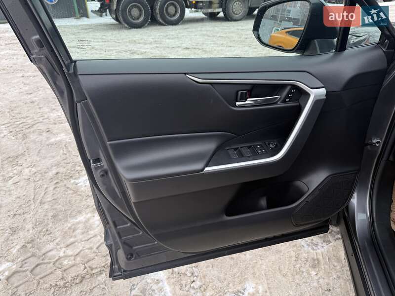 Внедорожник / Кроссовер Toyota RAV4 2022 в Киеве