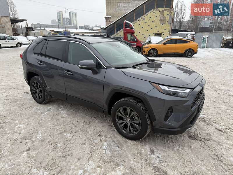 Внедорожник / Кроссовер Toyota RAV4 2022 в Киеве