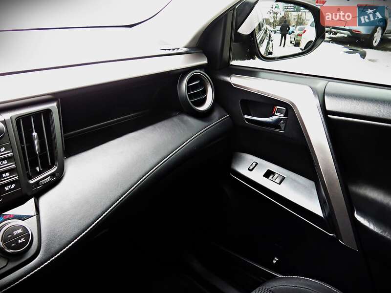 Внедорожник / Кроссовер Toyota RAV4 2017 в Черкассах фото 15 Внедорожник / Кроссовер Toyota RAV4 2017 в Черкассах