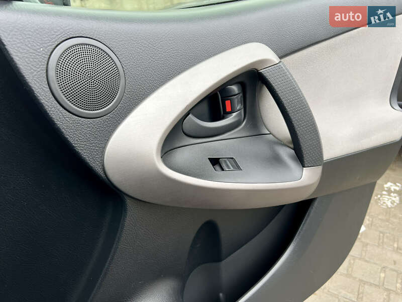 Позашляховик / Кросовер Toyota RAV4 2006 в Білгороді-Дністровському фото 14 Позашляховик / Кросовер Toyota RAV4 2006 в Білгороді-Дністровському