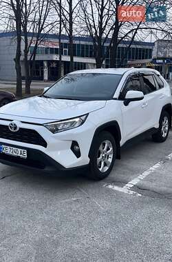 Внедорожник / Кроссовер Toyota RAV4 2019 в Кривом Роге