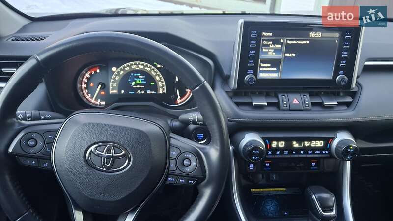 Внедорожник / Кроссовер Toyota RAV4 2020 в Киеве
