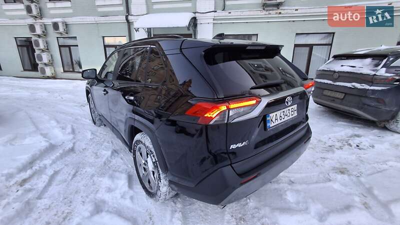 Внедорожник / Кроссовер Toyota RAV4 2020 в Киеве