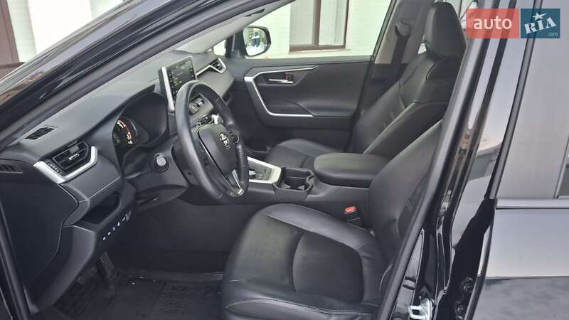 Внедорожник / Кроссовер Toyota RAV4 2020 в Киеве