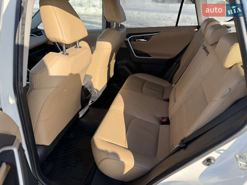 Внедорожник / Кроссовер Toyota RAV4 2022 в Киеве