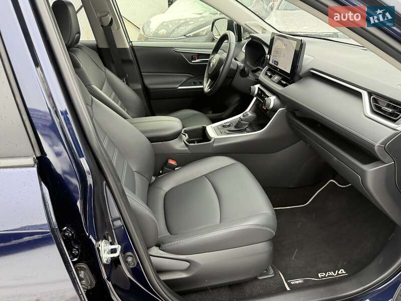 Внедорожник / Кроссовер Toyota RAV4 2023 в Киеве
