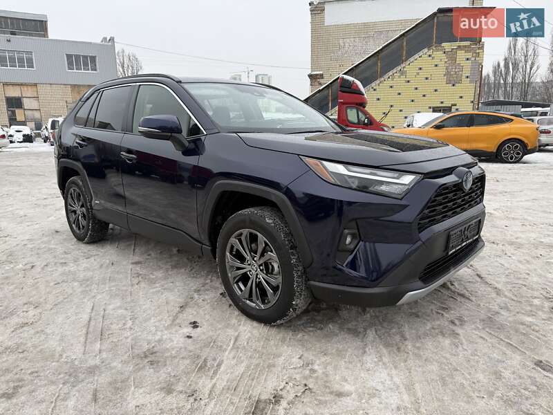 Внедорожник / Кроссовер Toyota RAV4 2023 в Киеве