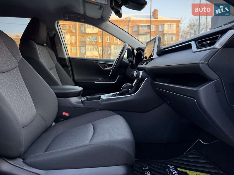 Внедорожник / Кроссовер Toyota RAV4 2019 в Киеве фото 33 Внедорожник / Кроссовер Toyota RAV4 2019 в Киеве