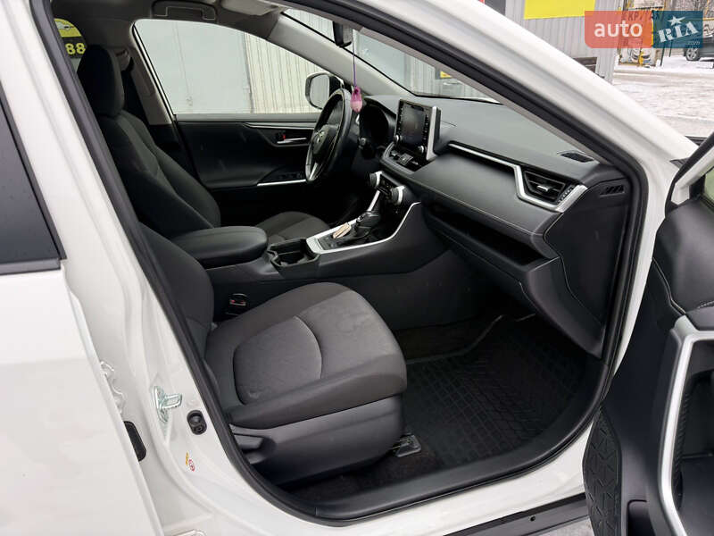 Внедорожник / Кроссовер Toyota RAV4 2019 в Днепре фото 10 Внедорожник / Кроссовер Toyota RAV4 2019 в Днепре