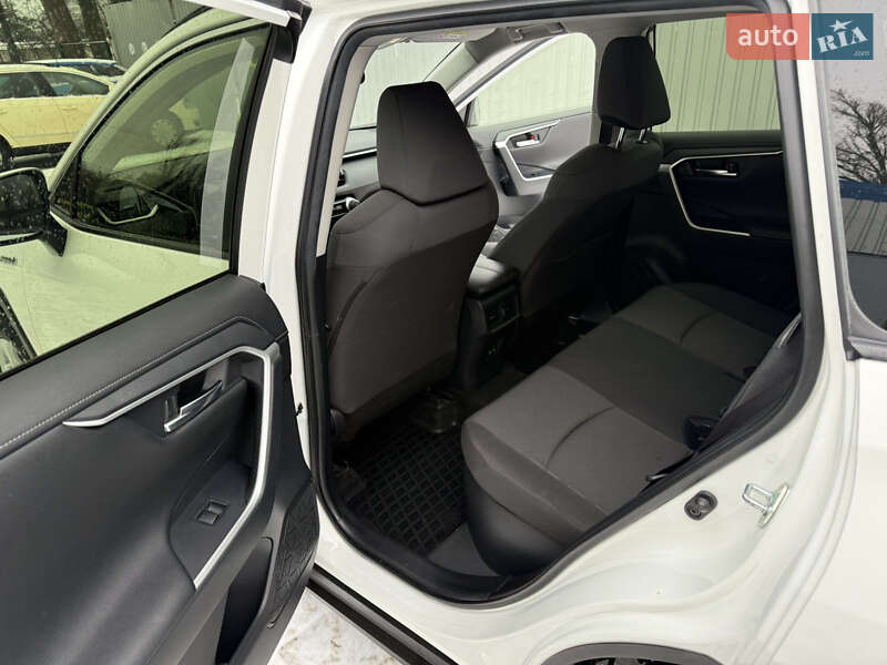 Внедорожник / Кроссовер Toyota RAV4 2019 в Днепре фото 12 Внедорожник / Кроссовер Toyota RAV4 2019 в Днепре