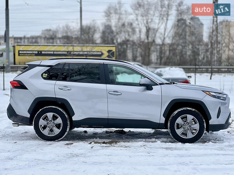 Внедорожник / Кроссовер Toyota RAV4 2024 в Киеве