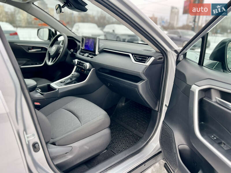 Внедорожник / Кроссовер Toyota RAV4 2024 в Киеве