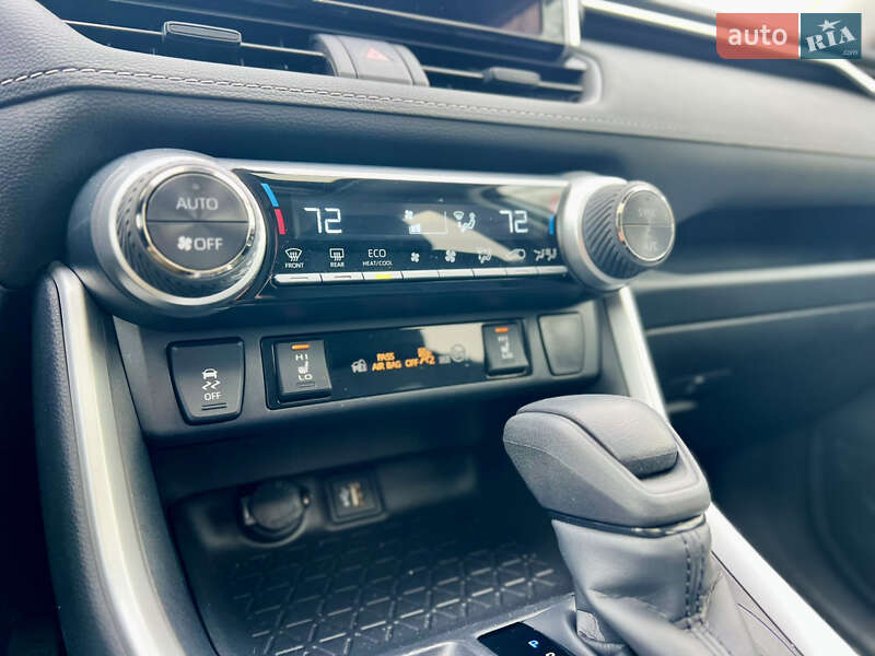 Внедорожник / Кроссовер Toyota RAV4 2024 в Киеве