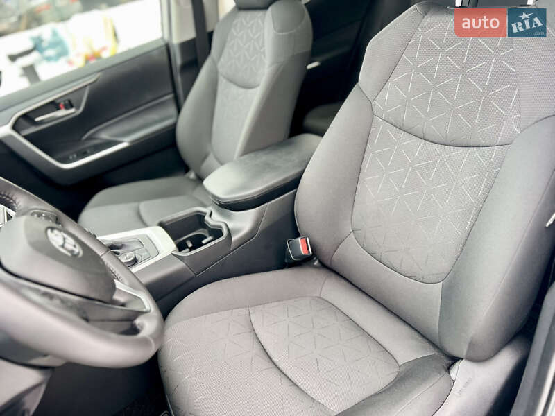 Внедорожник / Кроссовер Toyota RAV4 2024 в Киеве