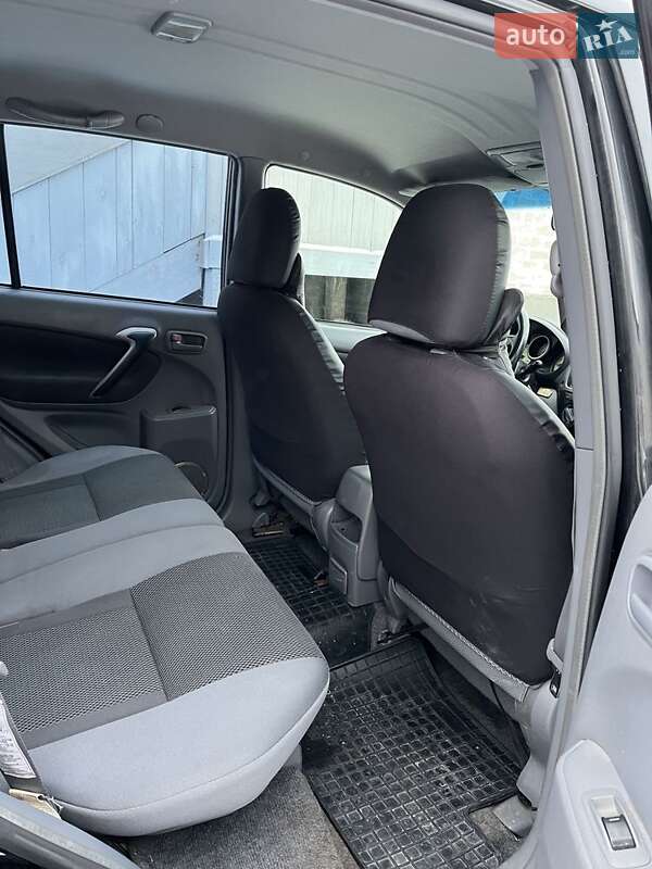 Внедорожник / Кроссовер Toyota RAV4 2001 в Остер