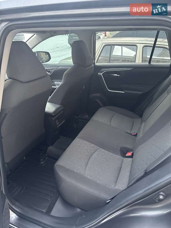 Внедорожник / Кроссовер Toyota RAV4 2021 в Хмельницком