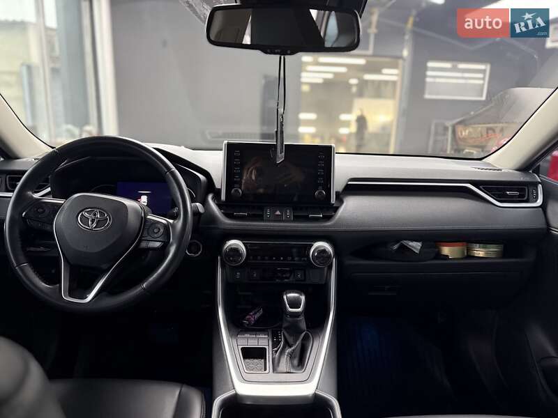 Позашляховик / Кросовер Toyota RAV4 2020 в Дніпрі