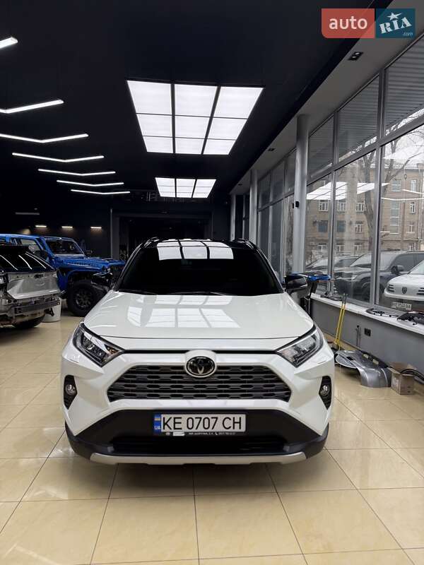 Позашляховик / Кросовер Toyota RAV4 2020 в Дніпрі