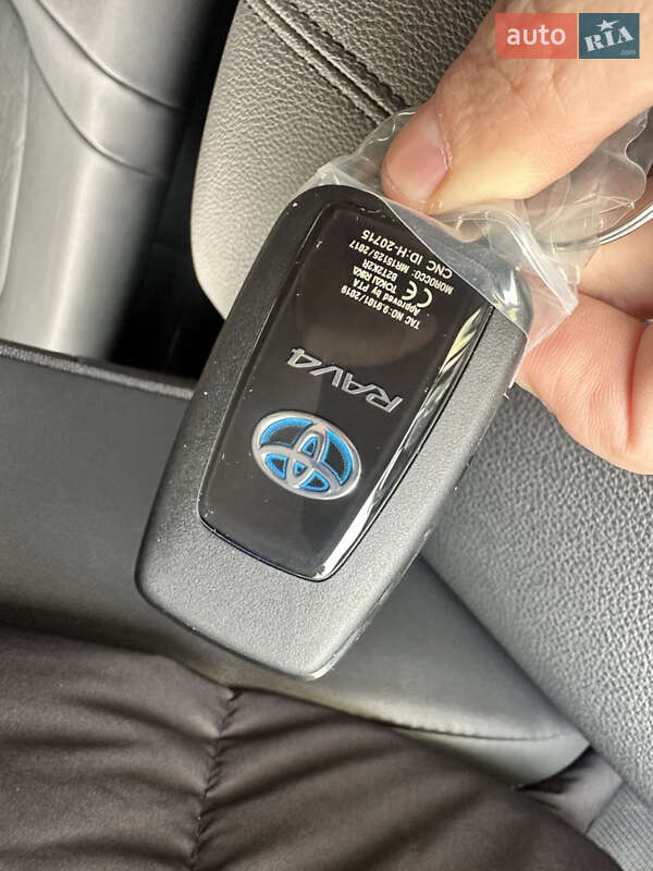 Позашляховик / Кросовер Toyota RAV4 2022 в Івано-Франківську