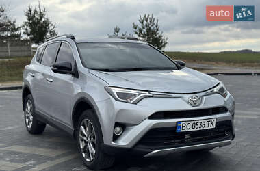 Внедорожник / Кроссовер Toyota RAV4 2017 в Львове