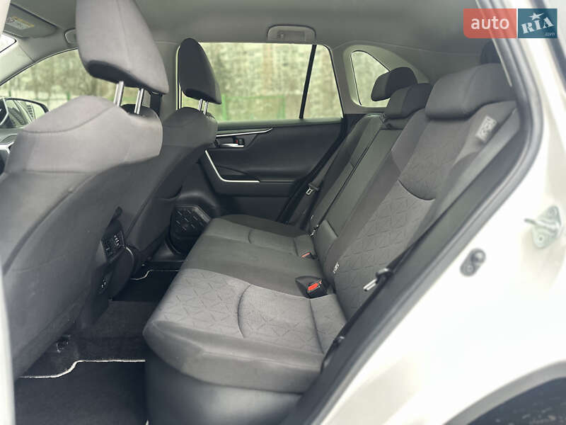 Внедорожник / Кроссовер Toyota RAV4 2020 в Харькове