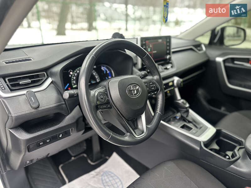 Внедорожник / Кроссовер Toyota RAV4 2020 в Харькове