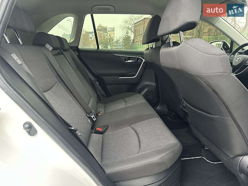 Внедорожник / Кроссовер Toyota RAV4 2020 в Харькове