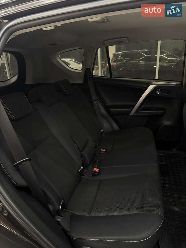 Внедорожник / Кроссовер Toyota RAV4 2016 в Днепре