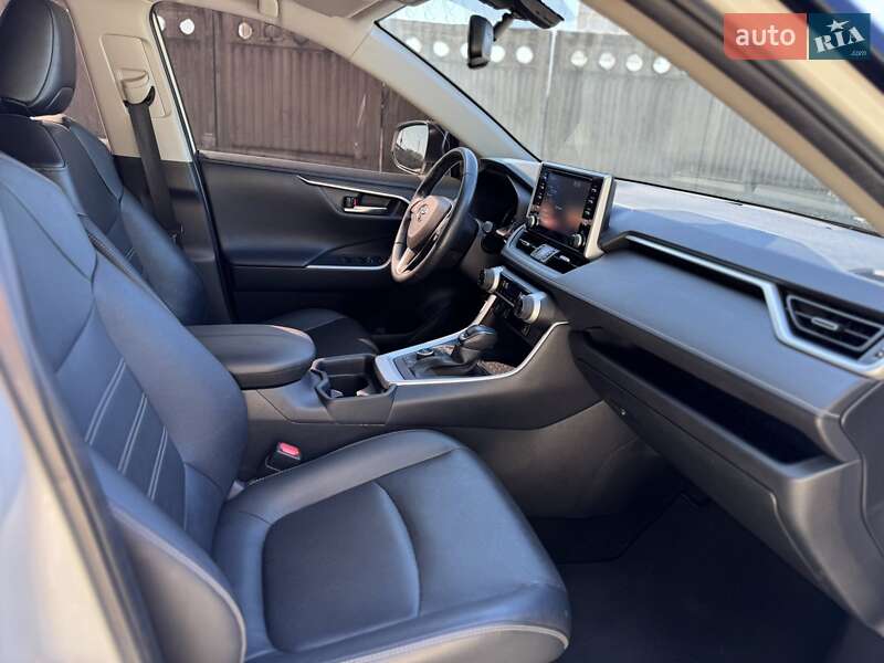Внедорожник / Кроссовер Toyota RAV4 2019 в Харькове