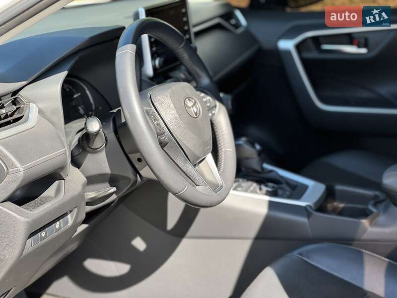 Внедорожник / Кроссовер Toyota RAV4 2019 в Харькове