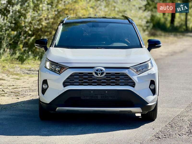Внедорожник / Кроссовер Toyota RAV4 2019 в Харькове