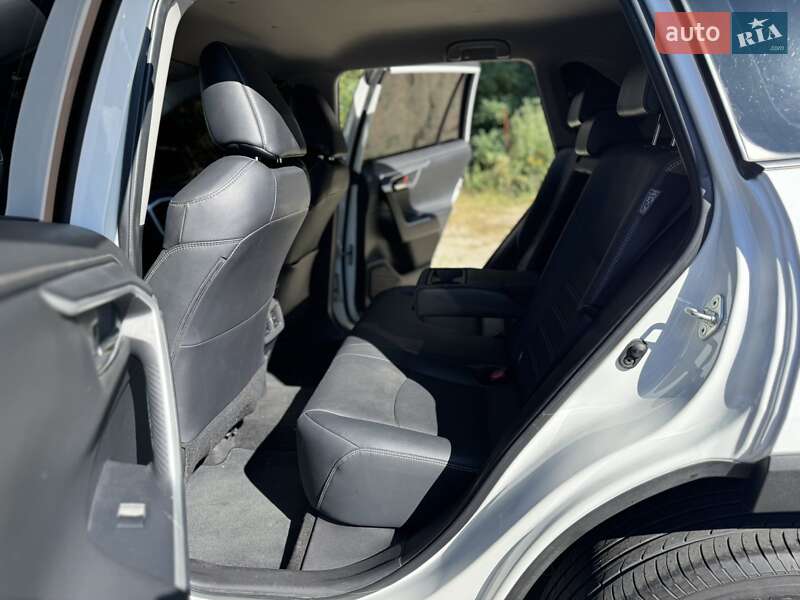 Внедорожник / Кроссовер Toyota RAV4 2019 в Харькове