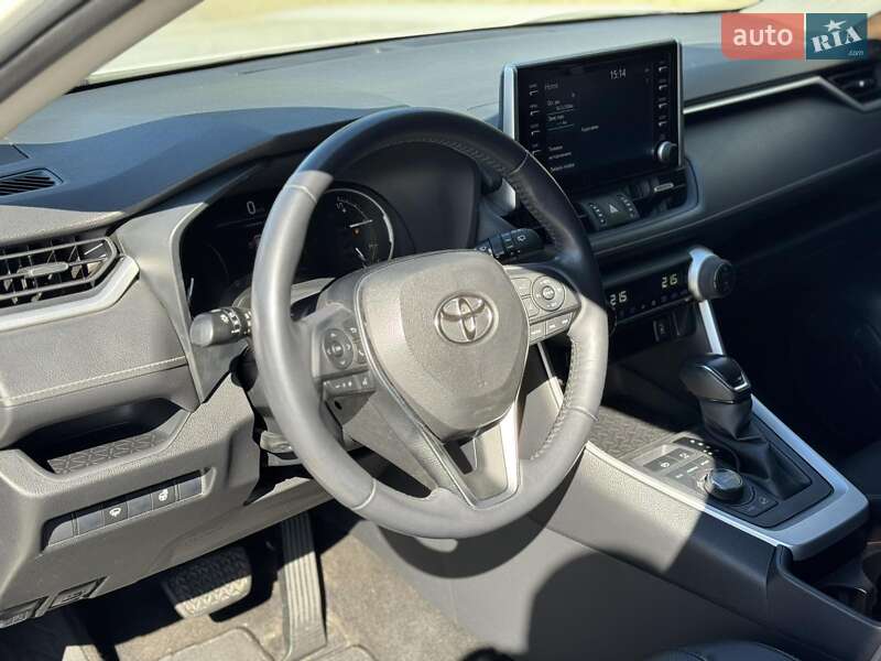 Внедорожник / Кроссовер Toyota RAV4 2019 в Харькове