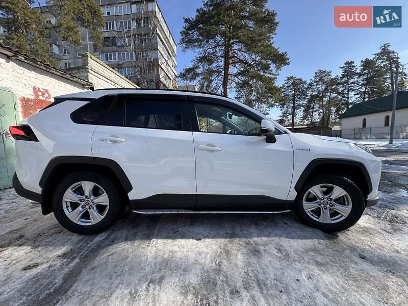 Внедорожник / Кроссовер Toyota RAV4 2021 в Киеве