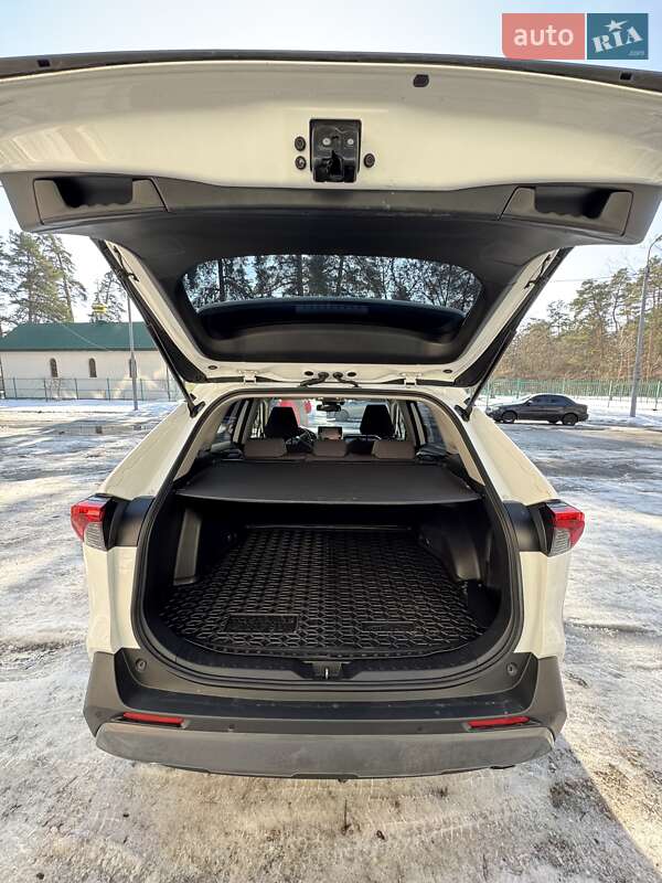 Внедорожник / Кроссовер Toyota RAV4 2021 в Киеве