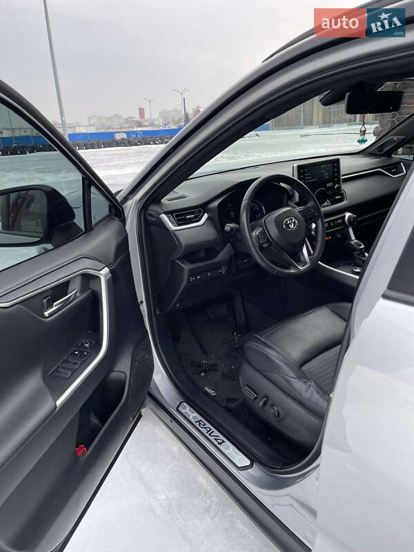 Внедорожник / Кроссовер Toyota RAV4 2019 в Харькове