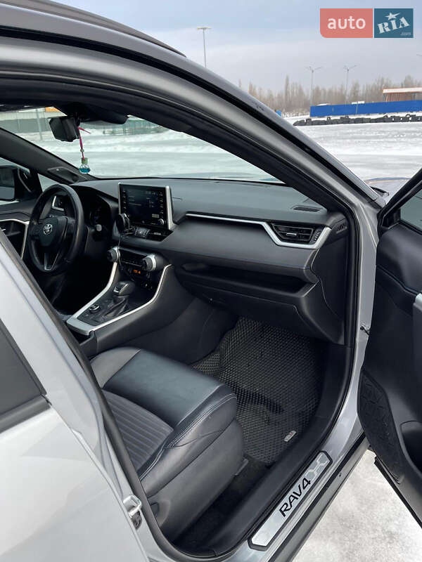 Внедорожник / Кроссовер Toyota RAV4 2019 в Харькове