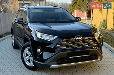 Позашляховик / Кросовер Toyota RAV4 2019 в Ужгороді