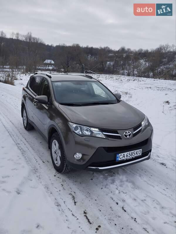 Внедорожник / Кроссовер Toyota RAV4 2013 в Ватутино