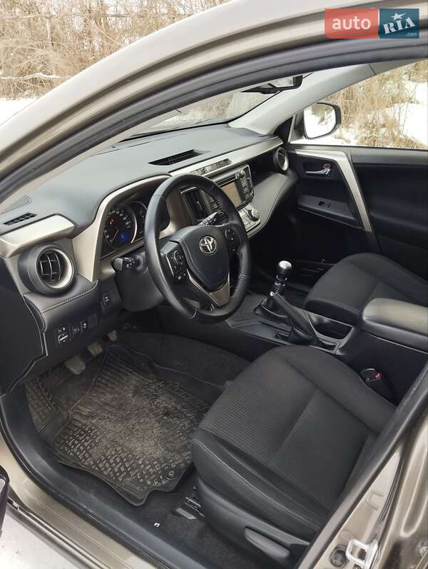 Внедорожник / Кроссовер Toyota RAV4 2013 в Ватутино