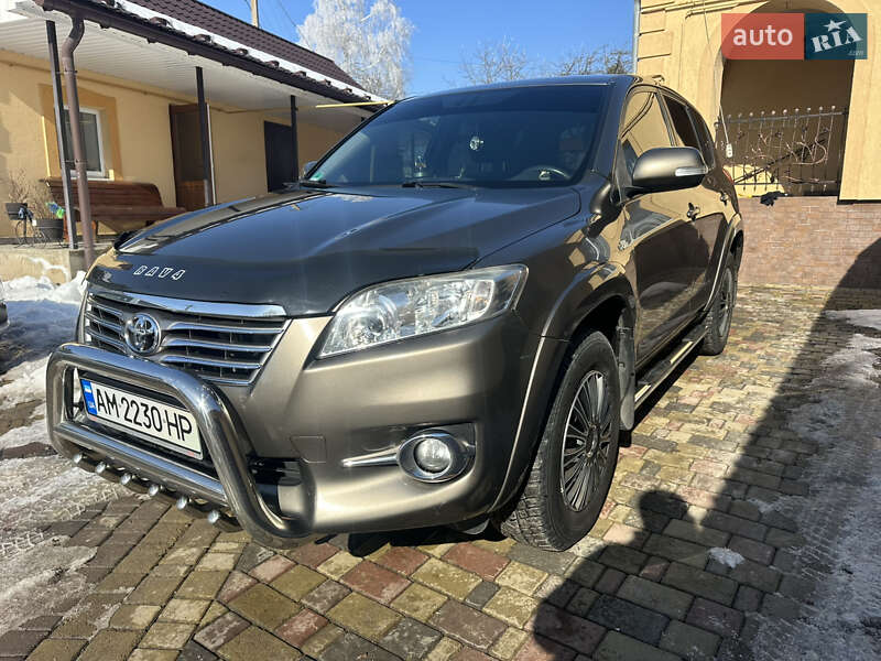 Внедорожник / Кроссовер Toyota RAV4 2010 в Тернополе