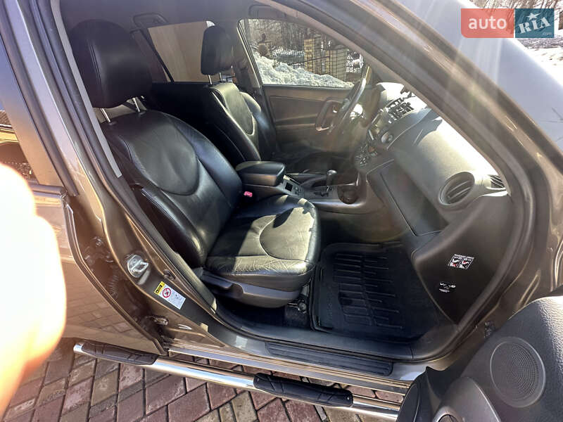 Внедорожник / Кроссовер Toyota RAV4 2010 в Тернополе